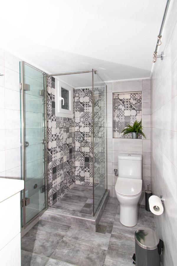 Large, Sunny, Modern Apartment Fully Renovated, Next To Agia Sofia Tesalónica Exterior foto